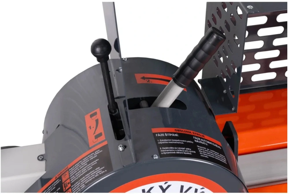 Kinetická štípačka na dřevo LS8T-520, 8 tun – poleno rozštípne za 1,5 sekundy