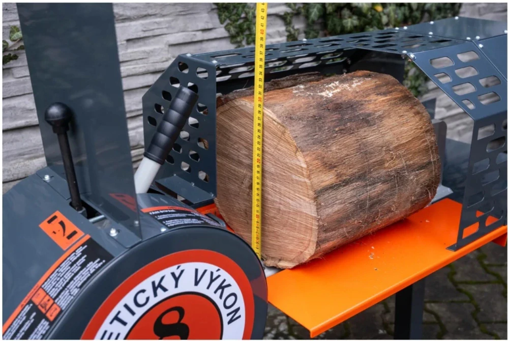 Kinetická štípačka na dřevo LS8T-520, 8 tun – poleno rozštípne za 1,5 sekundy